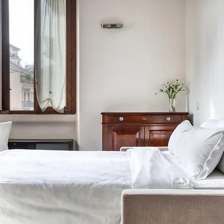Апартаменты Joivy Classic Flat With Balcony