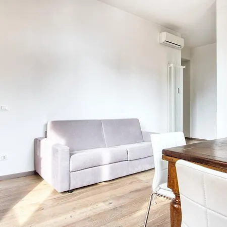 Joivy Classic Flat With Balcony Апартаменты *